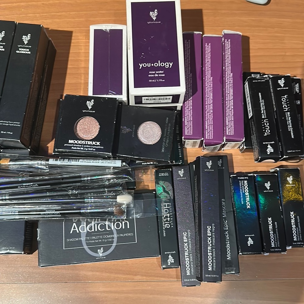 Special YOUNIQUE MAKEUP order for @mandi_gibs